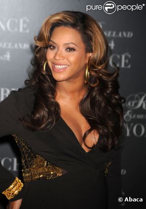 Très souriante et décontractée, Beyoncé Knowles était à New York pour la première de son dvd  Live At Roseland , le 20 novembre 2011.