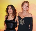 Virginie Efira et Salma Hayek, le 20 novembre 2011 à Paris.
