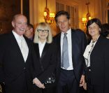 Mireille Darc et Pascal Desprez au dîner organisé au profit de l'association Action Innocence, le 24 novembre 2011.