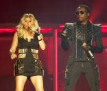 Fergie et Will.I.Am sur scène lors du show des Black Eyed Peas au stade Vicente Calderon. Madrid, le 14 juillet 2011.<br />
