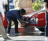 Nikki Sixx a des problèmes avec sa Chevrolet le 17 novembre 2011 à Los Angeles