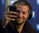 Bradley Cooper et son beau sourire au micro de Nikos sur Europe 1 dans la matinée du 30 novembre 2011.