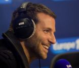 Bradley Cooper était au micro de Nikos sur Europe 1, dans la matinée du 30 novembre 2011.