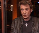 Johnny Hallyday en interview à la Tour Eiffel, le samedi 3 décembre 2011.