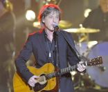 Jean-Louis Aubert aux Victoires de la musique, à Paris, le 1er mars 2011.<br />