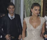 Cristiano Ronaldo et sa chérie Irina Shayk lors du Prix de la Mode, organisé par Marie-Claire à l'ambassade française de Madrid, le 17 novembre 2011
