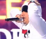 Laurent Gerra en rappeur dans l'émission Laurent Gerra ne s'interdit rien, diffusée le samedi 10 décembre 2011 sur TF1.