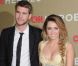 Miley Cyrus, sublime, dévoile un décolleté affriolant au bras de son amoureux