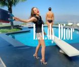 Marion Cotillard dans le film Lady Dior à Los Angeles, à la fin du film événement réalisé par John Cameron Mitchell