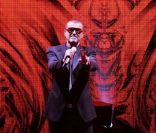 George Michael sur scène à Londres, le 25 octobre 2011.