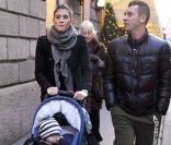 Antonio Cassano, sa femme Carolina Marcialis et leur petit garçon Christopher à Milan le 15 décembre 2011