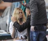 Claudia Schiffer en plein shooting à Sorrente, en Italie. Le 15 décembre 2011
