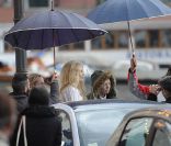 Claudia Schiffer en plein shooting à Sorrente, en Italie. Le 15 décembre 2011
