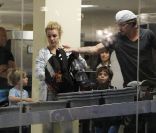 Jason Trawick, Britney Spears et ses enfants à l\'aéroport de Porto-Rico, le dimanche 11 décembre 2011.
