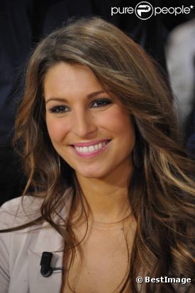 Laury Thilleman lors de l'enregistrement de Vivement Dimanche le 7  décembre 2011 au Studio Gabriel de la Plaine Saint Denis. Emission  diffusée le 11 décembre 2011.