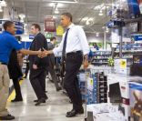 Barack Obama s\'est lancé dans une séance shopping à Alexandria en Virginie en compagnie de son chien Bo. Le 21 décembre 2011