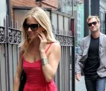 Sienna Miller et Jude Law en 2010