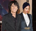 Ronnie Wood et Ana Araujo en 2011
