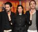 Amira Casar papillonne avec de charmants jeunes hommes