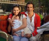 Adeline Blondieau et son compagnon Laurent Hubert, avec leur fille Wilona dans la calèche, à Marrakech pendant les vacances de la Toussaint