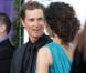 Matthew McConaughey et Camila Alves, complices et amoureux, en juin 2009 à Los Angeles durant une cérémonie officielle