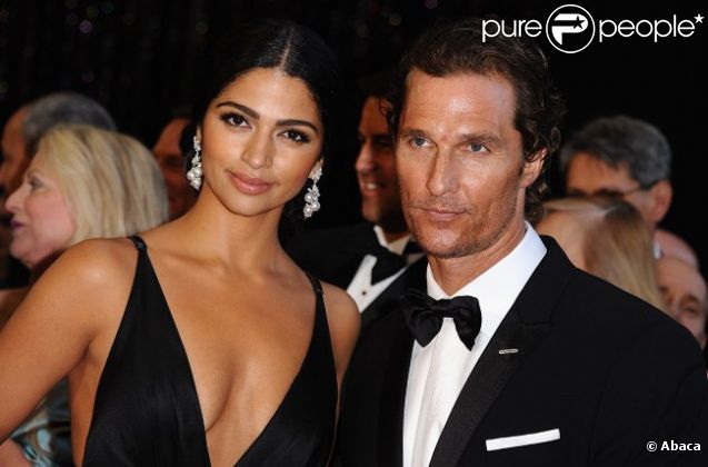 Matthew McConaughey et Camila Alves : élégants et complices aux Oscars en février 2011 à Los Angeles