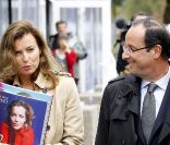 François Hollande et Valérie Trierweiler à Brive-la-Gaillarde, le 5 novembre 2011. Le candidat socialiste s'en sort très bien et n'agace que 47% d'entre vous. 