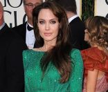 Angelina Jolie sculpturale en Atelier Versace. La maman de six enfants est plus glamour que jamais. 