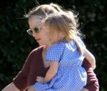 Jennifer Garner et sa fille Seraphina, le 1er janvier 2012 à Los Angeles.