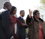 Aretha Franklin et le couple Obama à Washington, le 16 octobre 2011.<br />
