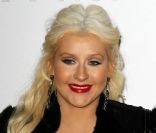 Christina Aguilera affiche désormais un corps et un visage gonflé, symbole des kilos que la chanteuse a repris au cours des derniers mois.<br />