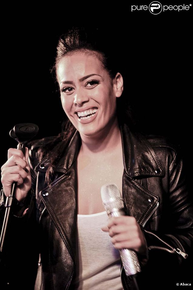Amel Bent à Paris, le 7 décembre 2011. 