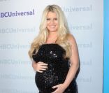 Jessica Simpson, très enceinte et étincelante, prépare déjà l'après-grossesse