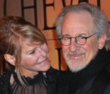 Le couple Kate Capshaw et Steven Spielberg lors de l'avant-première du film Cheval de Guerre à la Cinémathèque à Paris le 9 janvier 2012