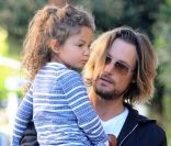 Gabriel Aubry escorte sa fille Nahla à l'école. Los Angeles, le 9 janvier 2012.