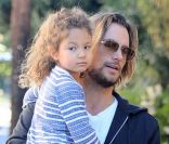 Gabriel Aubry escorte sa fille Nahla à l'école. Los Angeles, le 9 janvier 2012.