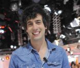 Max Boublil lors de l'émission Vivement Dimanche spécial La Vérité si je  mens ! 3, diffusée le 15 janvier 2012 sur France 2 