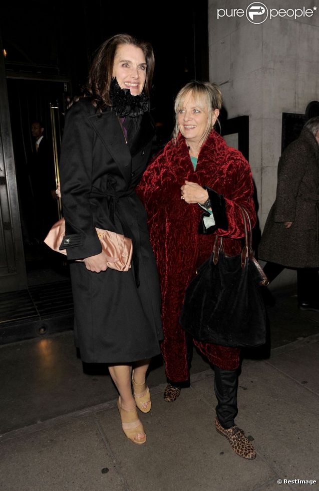 Brooke Shields et Twiggy la sortie du club londonien le Wolseley, le 11 janvier 2012
