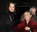 Brooke Shields et Twiggy, le 11 janvier 2012, la sortie d'un club londonien  