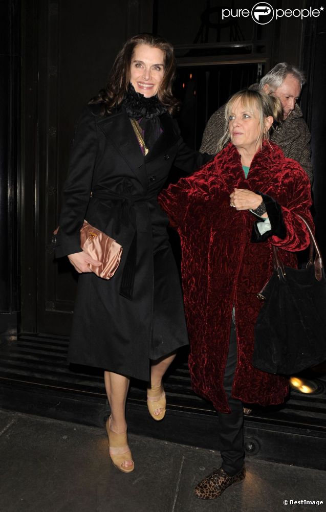 Brooke Shields et Twiggy, le 11 janvier 2012, la sortie d'un club londonien  