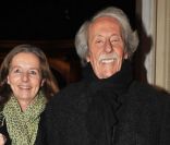 Jean Rochefort et sa femme à Paris, le 21 novembre 2011. 