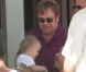 Elton John et David Furnish : Vacances hawaïennes avec leur adorable Zachary