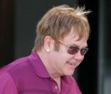 Elton John et David Furnish avec leur fils Zachary à Hawaï, le 5 janvier 2012