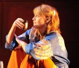 Emma De Caunes (Cécilia) au Théâtre Marigny dans la pièce  Simpatico .  