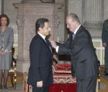 Le président de la République française Nicolas Sarkozy a été décoré de l'ordre de la Toison d'Or par le roi Juan Carlos Ier d'Espagne, lundi 16 janvier 2011, à Madrid. La reine Sofia, le prince Felipe et la princesse Letizia assistaient à la cérémonie.