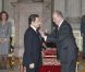 Le président de la République française Nicolas Sarkozy a été décoré de l'ordre de la Toison d'Or par le roi Juan Carlos Ier d'Espagne, lundi 16 janvier 2011, à Madrid. La reine Sofia, le prince Felipe et la princesse Letizia assistaient à la cérémonie.