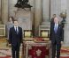 Le président Nicolas Sarkozy a été décoré de l'ordre de la Toison d'Or par le roi Juan Carlos Ier d'Espagne, lundi 16 janvier 2011, à Madrid. La reine Sofia, le prince Felipe et la princesse Letizia assistaient à la cérémonie.
