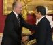 Le président de la République française Nicolas Sarkozy a été décoré de l'ordre de la Toison d'Or par le roi Juan Carlos Ier d'Espagne, lundi 16 janvier 2011, à Madrid. La reine Sofia, le prince Felipe et la princesse Letizia assistaient à la cérémonie.