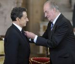 Nicolas Sarkozy a été décoré de  l'ordre de la Toison d'Or par le roi Juan Carlos Ier d'Espagne, lundi 16  janvier 2011, à Madrid. La reine Sofia, le prince Felipe et la  princesse Letizia assistaient à la cérémonie.