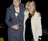 Kate Moss : Pour ses 38 ans, le top la joue profil bas... mais montre sa culotte